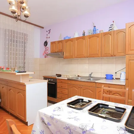 Apartment With A Parking Space Kastel Luksic, - 13734 *