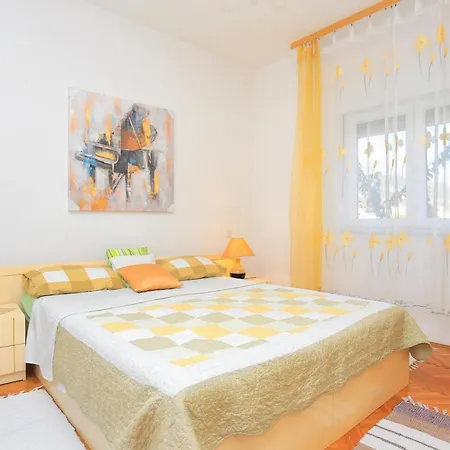 Appartement With A Parking Space Kastel Luksic, - 13734 *